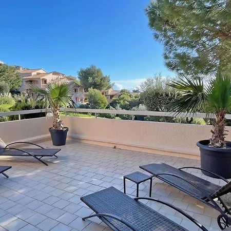 Les Coteaux De La Nartelle Апартаменти *